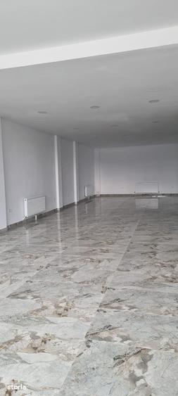 Spațiu comercial, de 200 mp, în Central