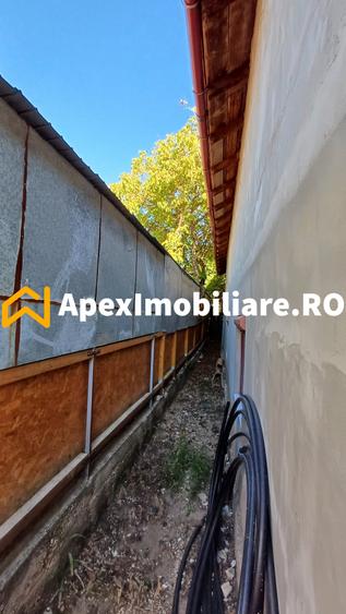 Casă individuală cu 15 camere cu Canalizare în Apărătorii Patriei