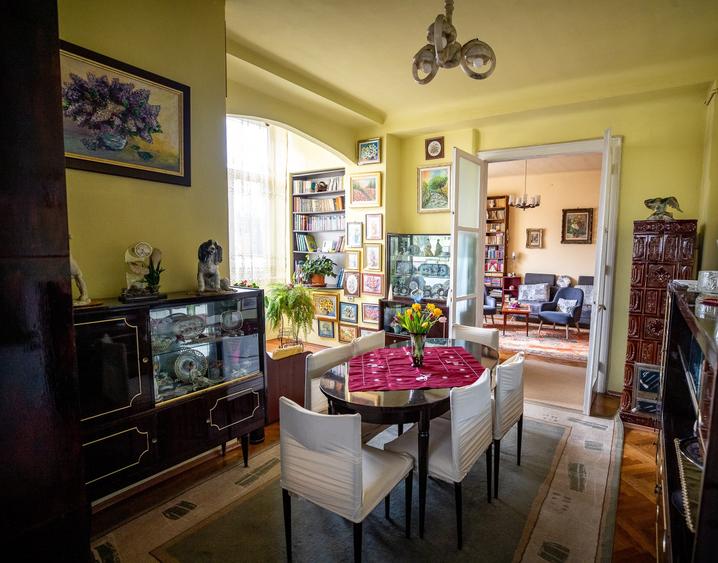 Apartament cu 3 camere semidecomandat în Central