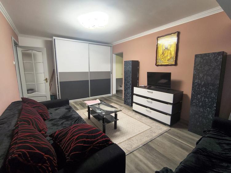 Apartament cu 2 camere semidecomandat, mobilat în Casa de Cultură