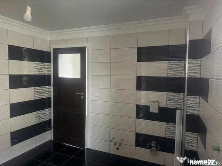 Casă cu 5 camere cu Teren 2000 Mp în Podari