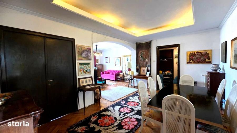 Apartament cu 3 camere în P-ța Universității