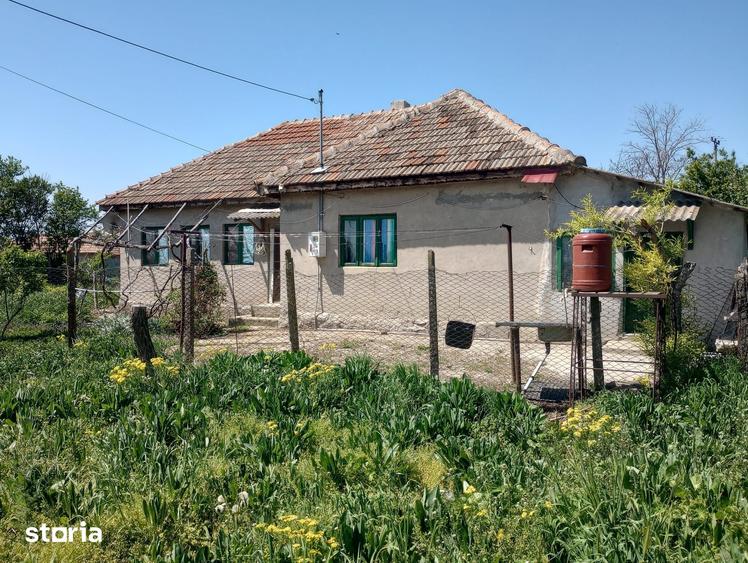 Casă cu 3 camere cu Teren 2000 Mp în C.A. Rosetti