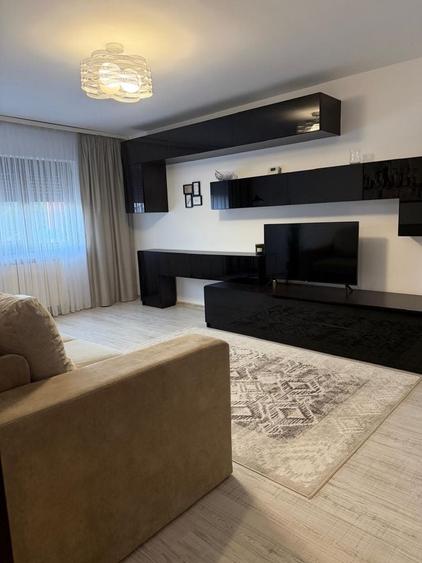 Apartament cu 2 camere decomandat în Trocadero
