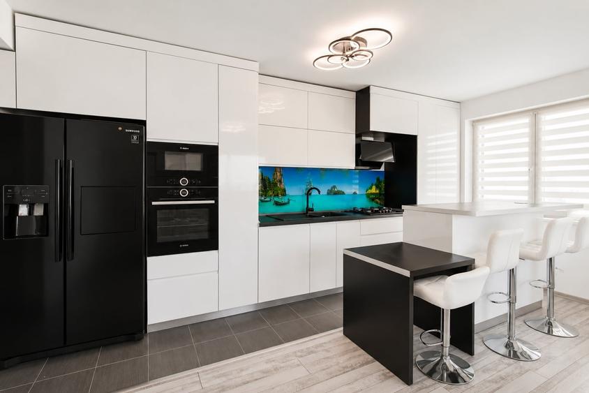 Apartament cu 4 camere decomandat, mobilat în Tomis Plus