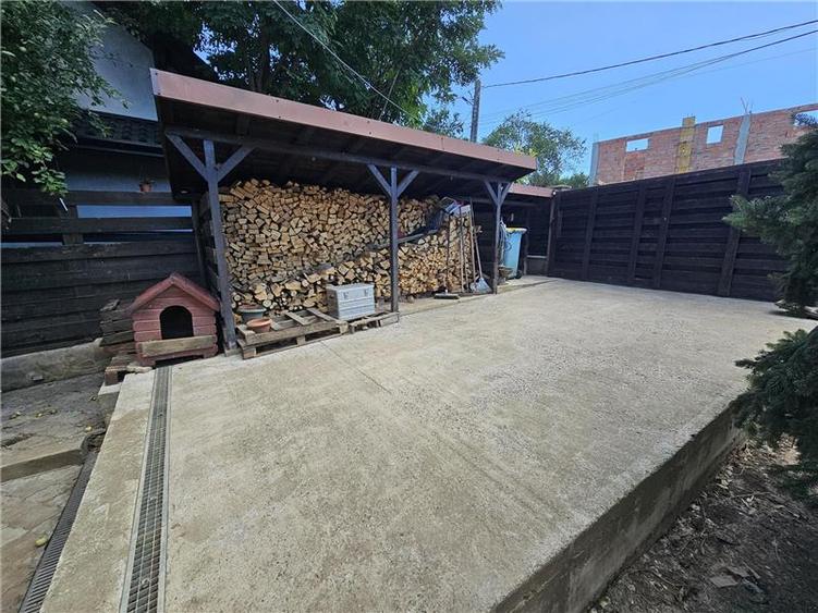 Casă cu 5 camere cu Piscina în Aroneanu