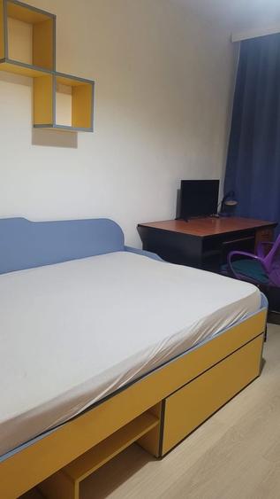 Apartament cu 3 camere decomandat în Far