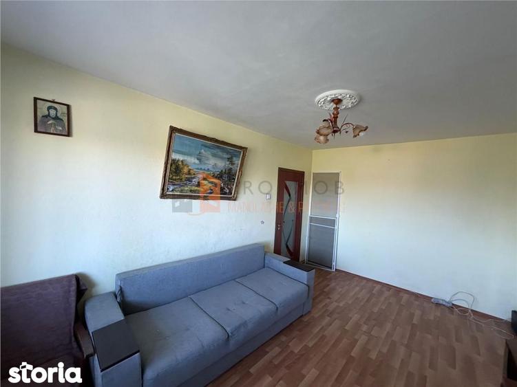 Apartament cu 2 camere semidecomandat, mobilat în Central