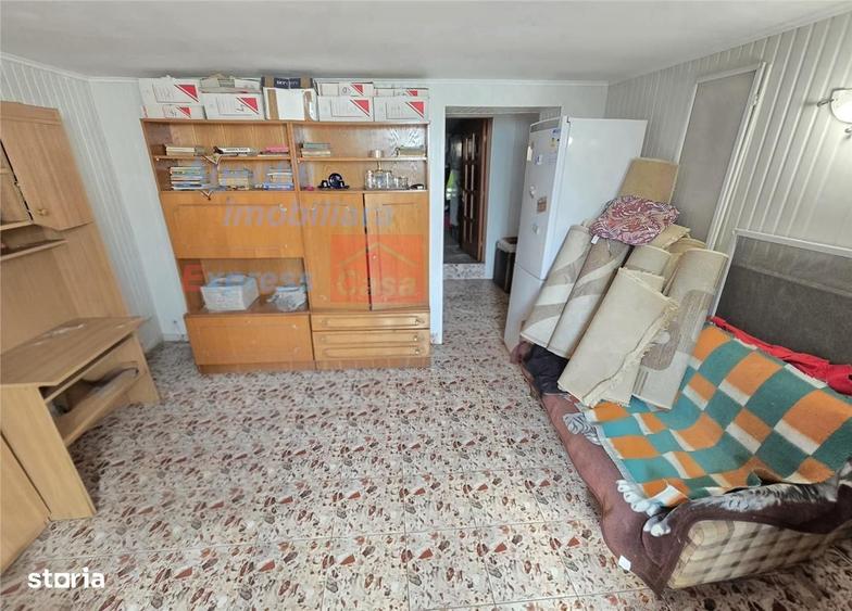 Casă cu 4 camere cu Teren 500 Mp în Dumești