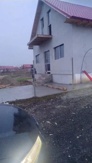 Casă cu 5 camere cu Teren 200 Mp în Lucăceni