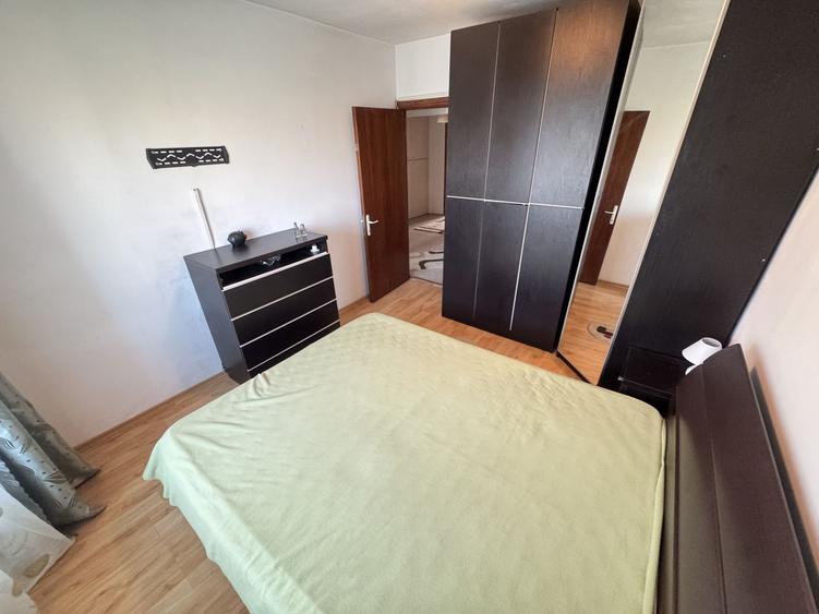Apartament cu 3 camere decomandat, mobilat în Delfinariu