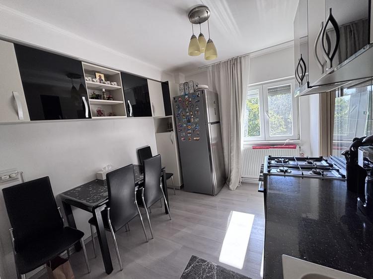 Apartament cu 4 camere decomandat, mobilat în Doamna Ghica