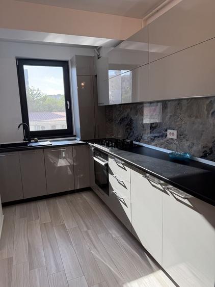 Apartament cu 2 camere în Micro 17