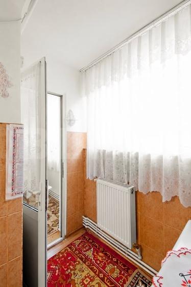 Apartament cu 2 camere semidecomandat, mobilat în Micro 17