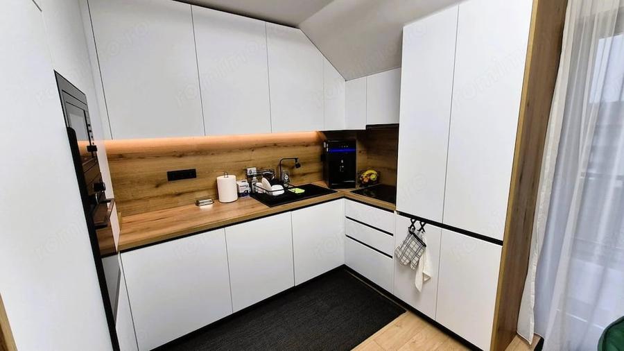 Apartament cu 4 camere decomandat în Central
