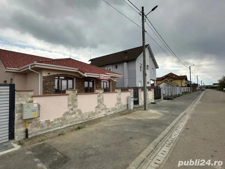 Casă cu 6 camere în Ghiroda