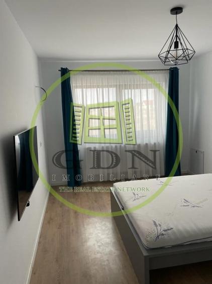 Duplex cu 10 camere cu Canalizare în Preajba