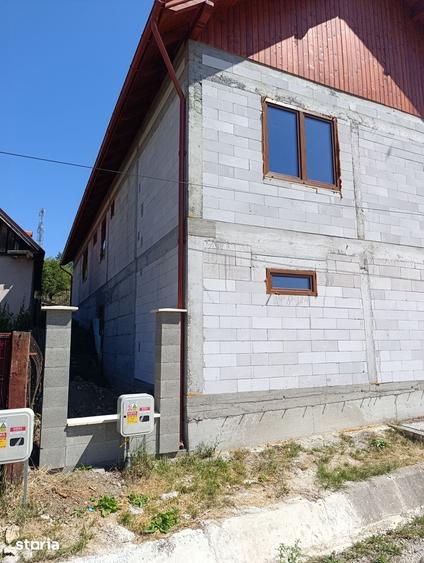 Casă cu 5 camere cu Teren 4200 Mp în Sâncraiu