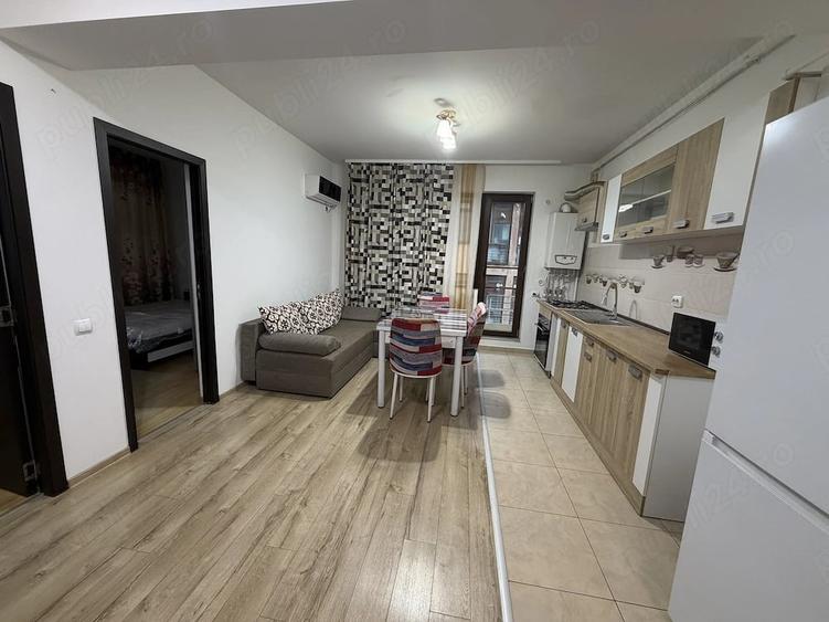 Apartament cu 3 camere semidecomandat în Rahova