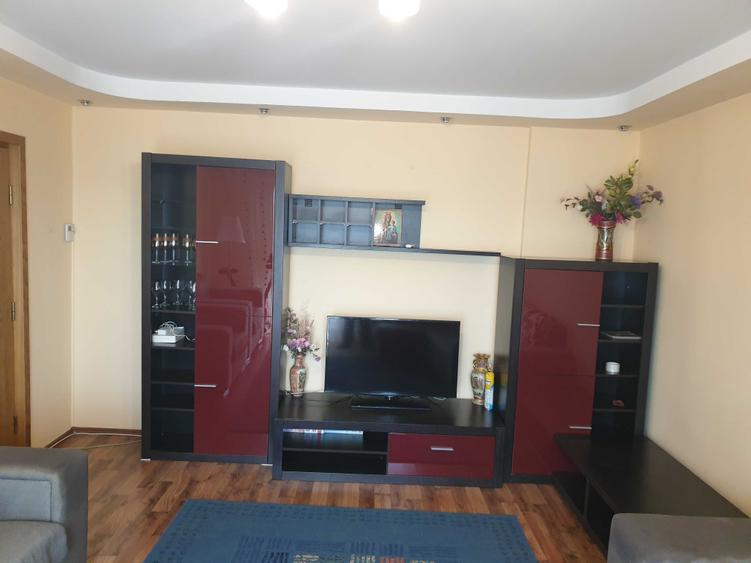 Apartament cu 3 camere decomandat în Cantacuzino