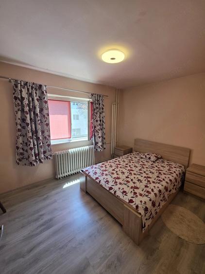 Apartament cu 2 camere semidecomandat în Girocului