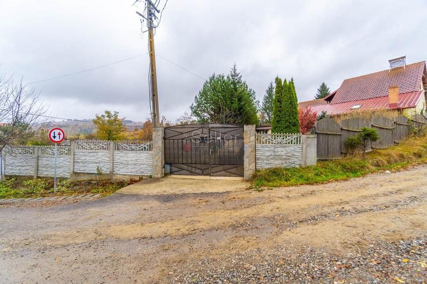 Casă individuală cu 10 camere cu Teren 2980 Mp în Teliu