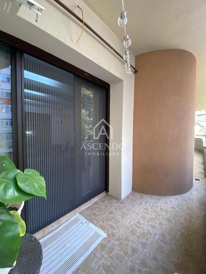 Apartament cu 4 camere semidecomandat, mobilat în Arcul de Triumf