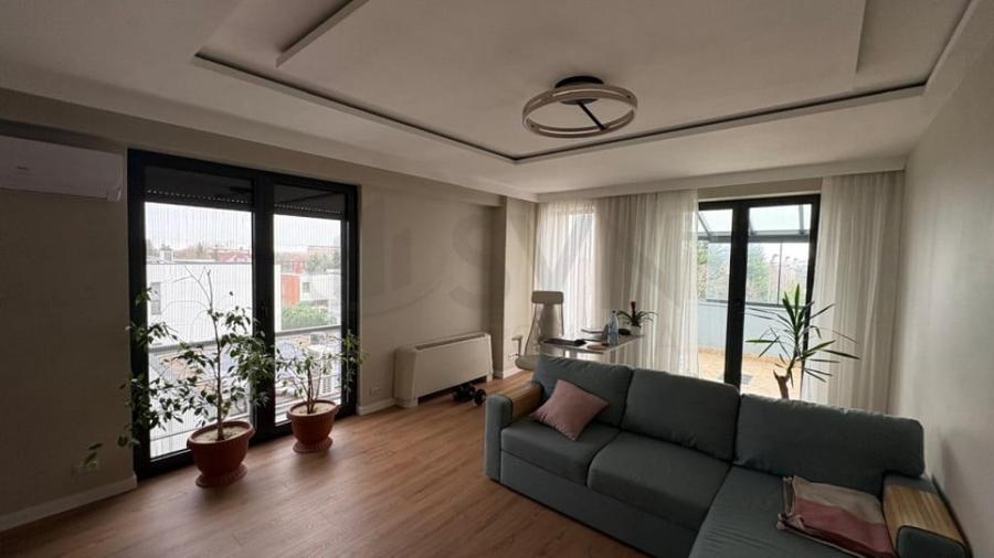 Apartament cu 4 camere decomandat în Sud