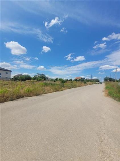 Teren agricol intravilan de 500 mp, în Lazu