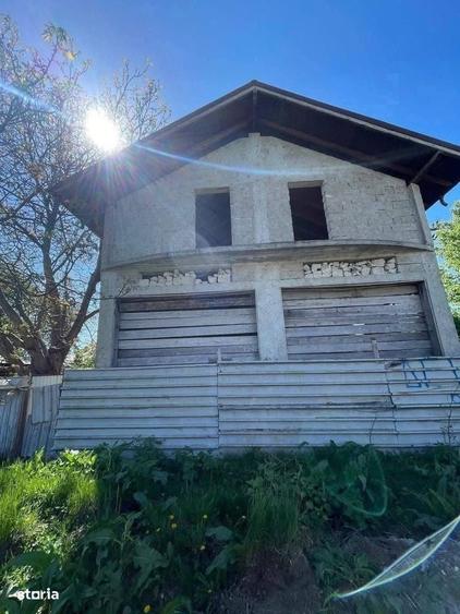 Casă cu 4 camere cu Teren 250 Mp în Central