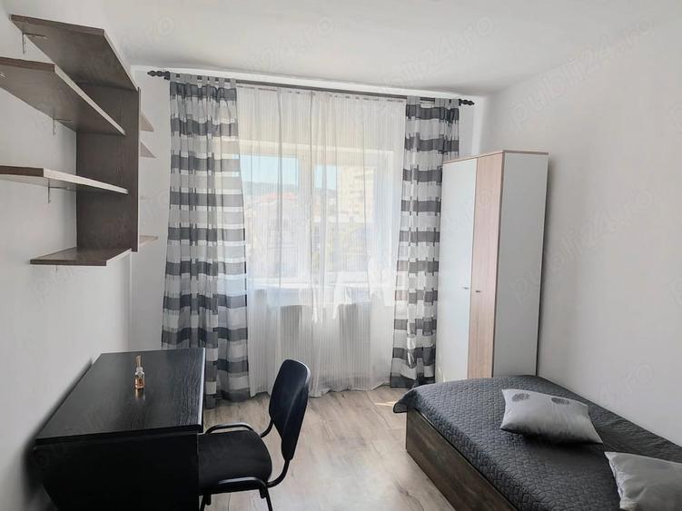 Apartament cu 4 camere decomandat în Gară