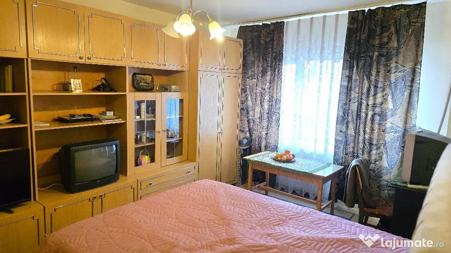 Garsonieră decomandată în Central