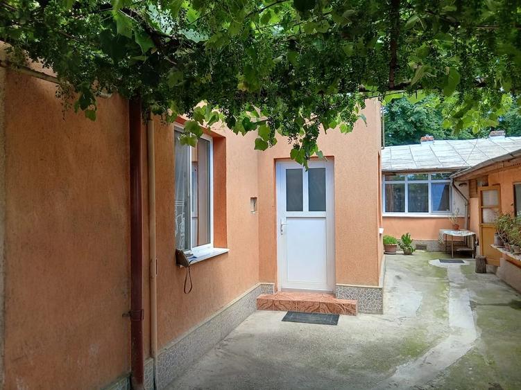 Casă cu 4 camere cu Teren 221 Mp în Central