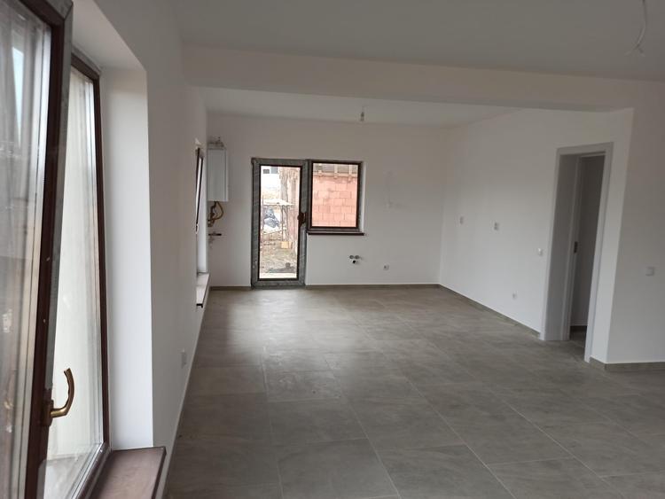 Casă individuală cu 3 camere cu Teren 500 Mp în Tărlungeni