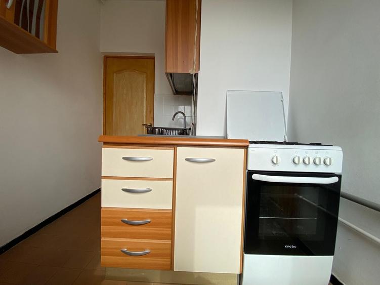 Apartament cu 2 camere semidecomandat, mobilat în Floreasca