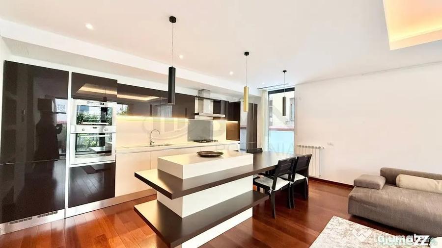 Apartament cu 4 camere decomandat în Central