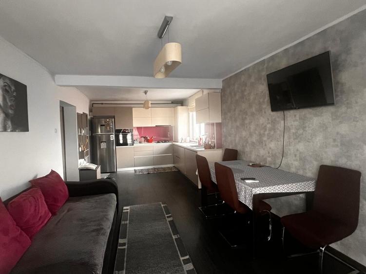 Inchiriez apartament 4 camere - 6