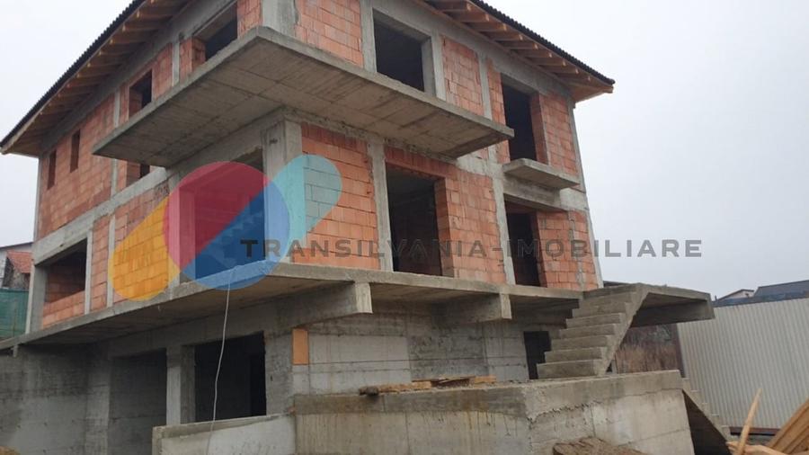 Casă individuală cu 5 camere cu Canalizare în Chinteni