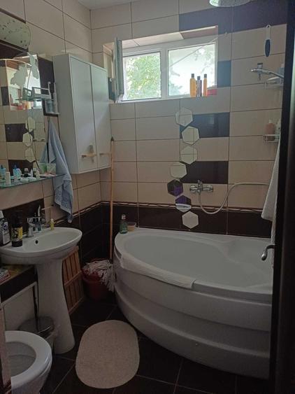 Apartament cu 2 camere semidecomandat în Podu Roș