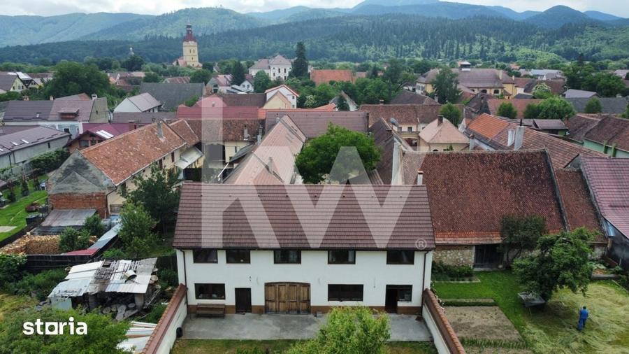 Casă cu Teren 2454 Mp în Cristian