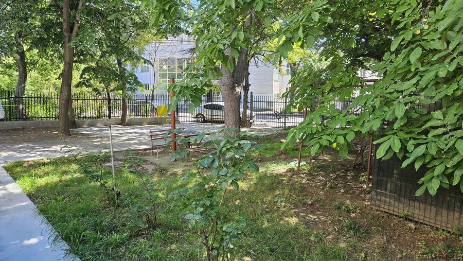 Casă cu 8 camere cu Teren 517 Mp în Copou