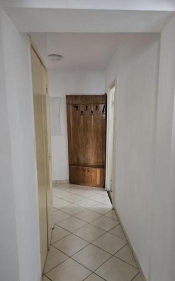 Apartament cu 3 camere decomandat, mobilat în Tineretului