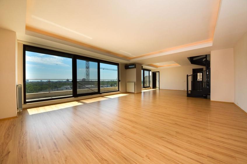 Penthouse cu 5 camere decomandat, mobilat în Herăstrău