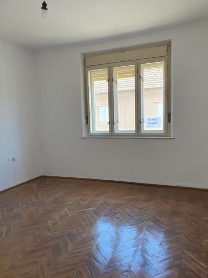 Casă cu 3 camere în Central