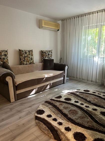 Apartament cu 2 camere semidecomandat în Berceni