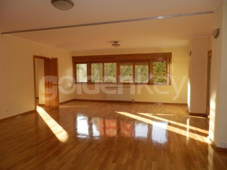 Apartament spatios cu 5 camere | garaj si boxa - 1