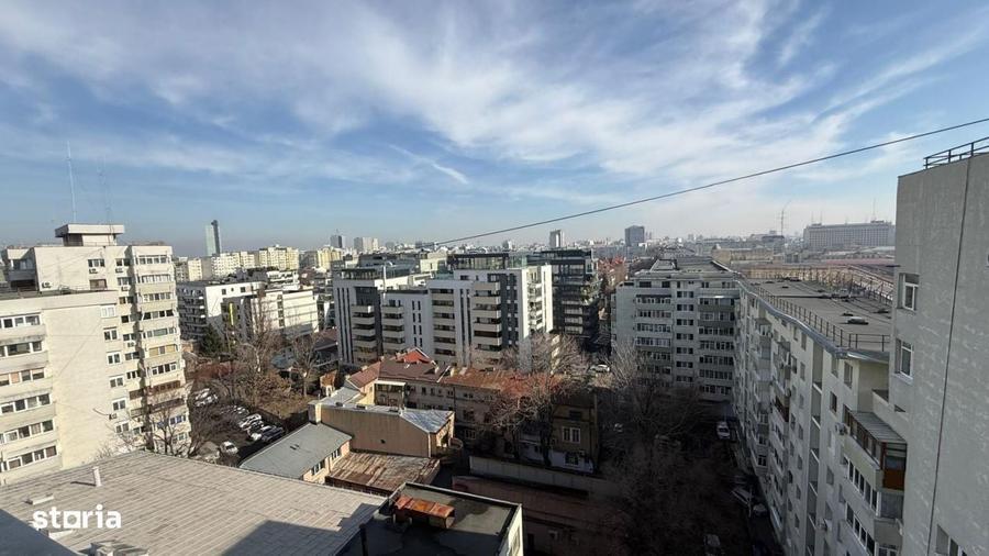 Apartament cu 3 camere semidecomandat în Grivița