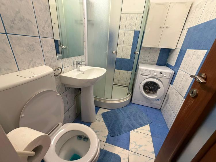 Garsonieră decomandată în Titan