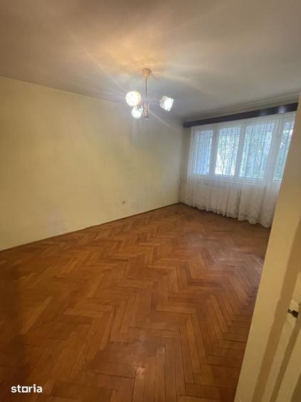 Apartament cu 3 camere în Aleea Carpați