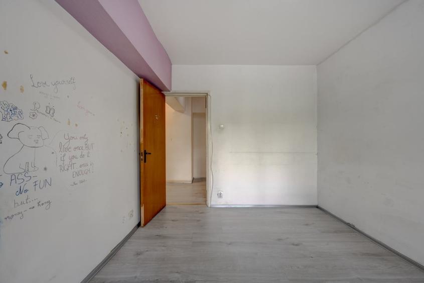 Apartament cu 3 camere decomandat în Lujerului